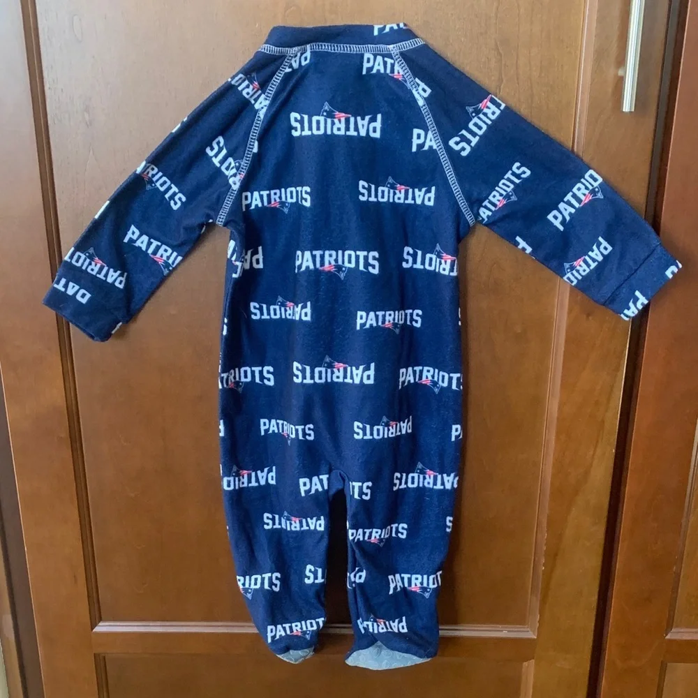 NFL New England Patriots Football Zip Up Footie Pajamas 3/6 months
